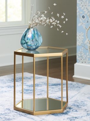 Veerwick Accent Table, Gold Finish