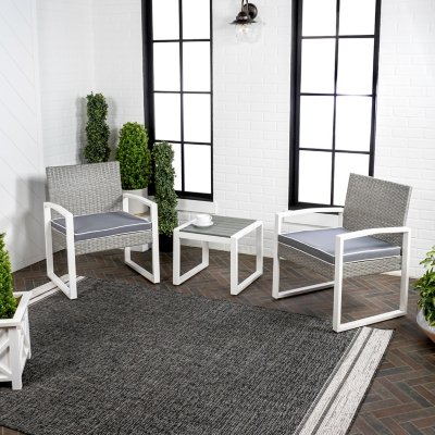 JONATHAN Y Selby 2 Outdoor Lounge Chairs and Side Table, Gray/White