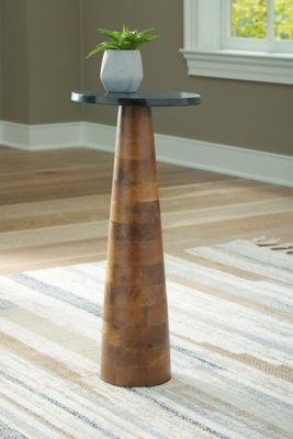 Quinndon Accent Table, Brown/Black