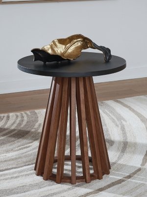 Kallari End Table, Warm Brown/Black